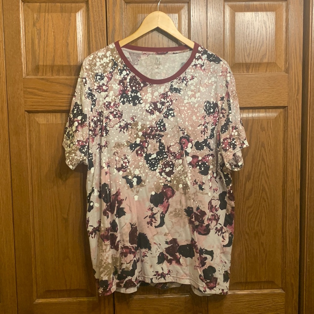 Mens INC brand t shirt in floral/splatter print in XL